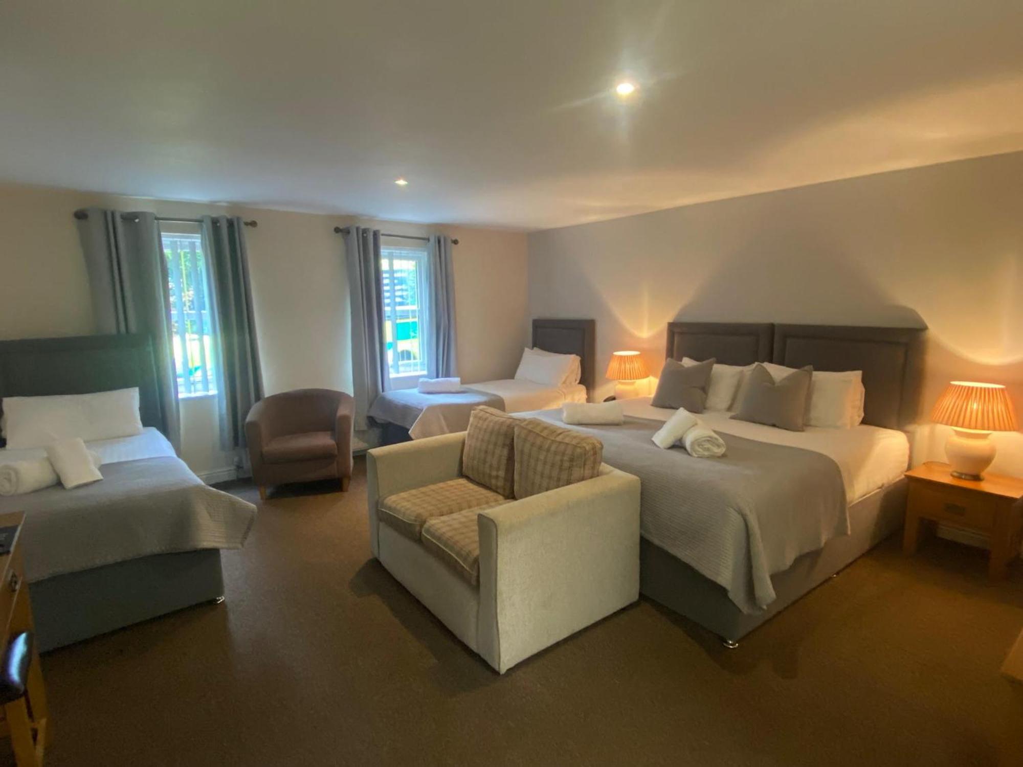 The Oaks Hotel Алнуик Екстериор снимка